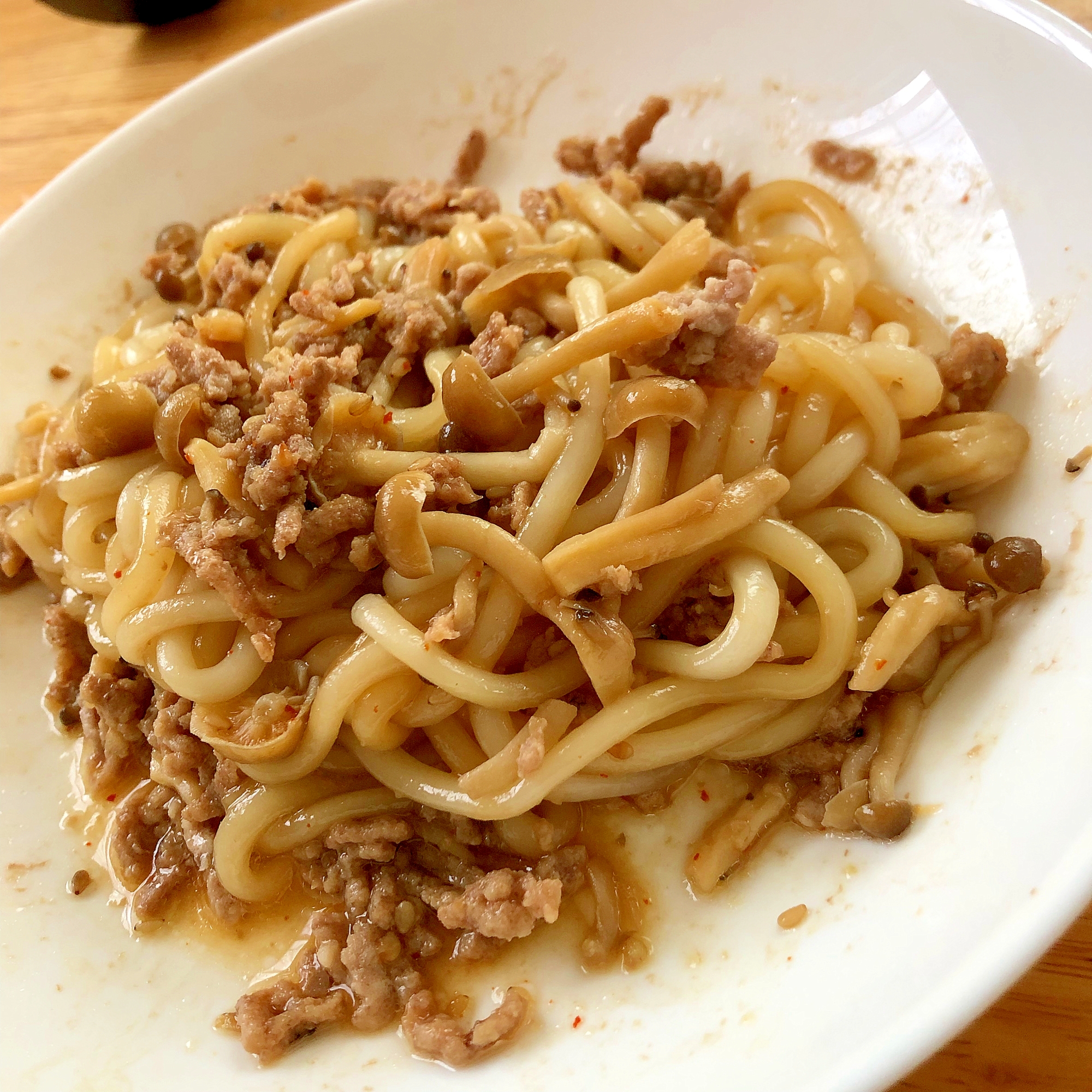 しめじとひき肉の焼きうどん