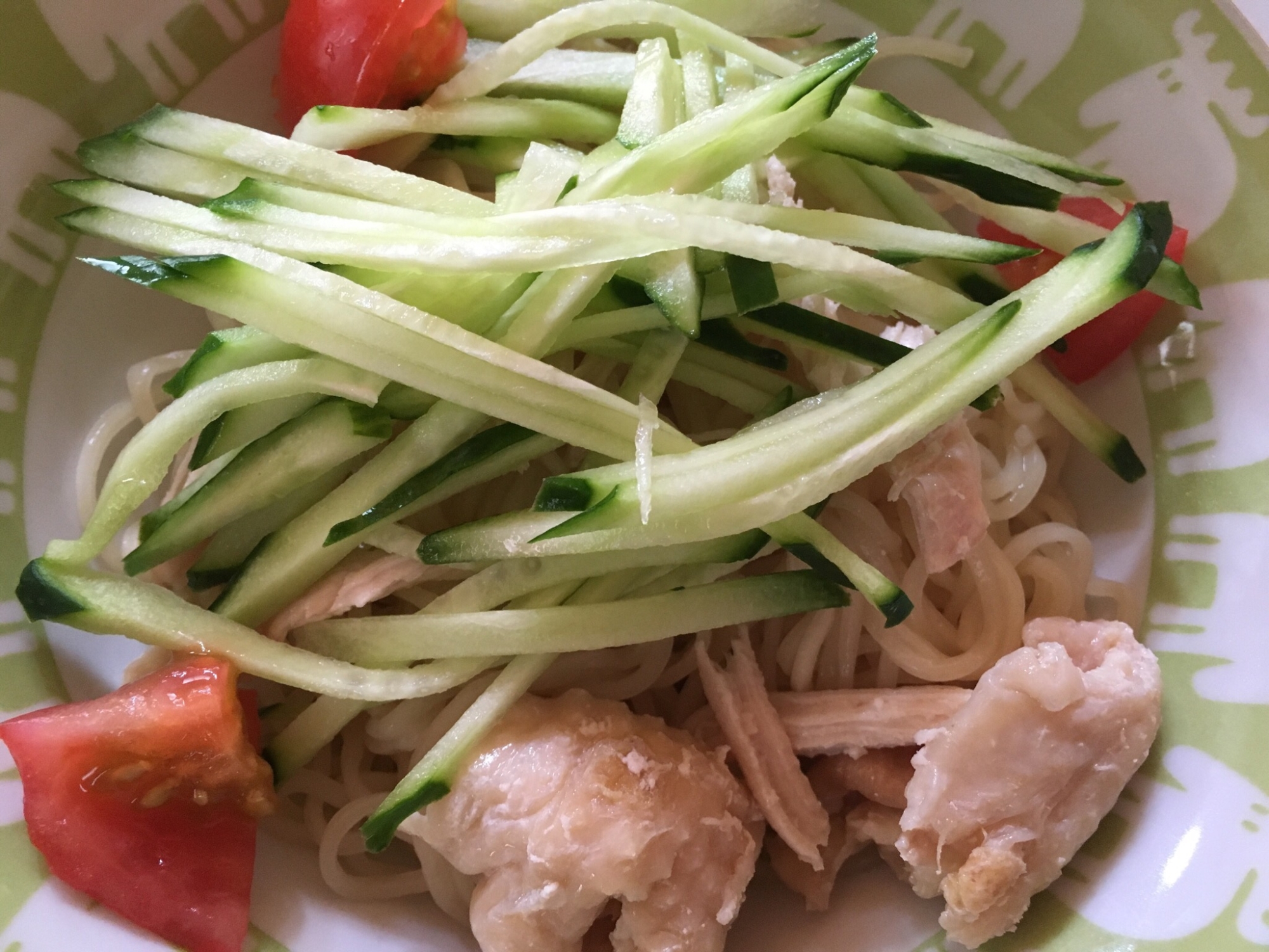 蒸し鶏ときゅうりとトマトの冷やし中華