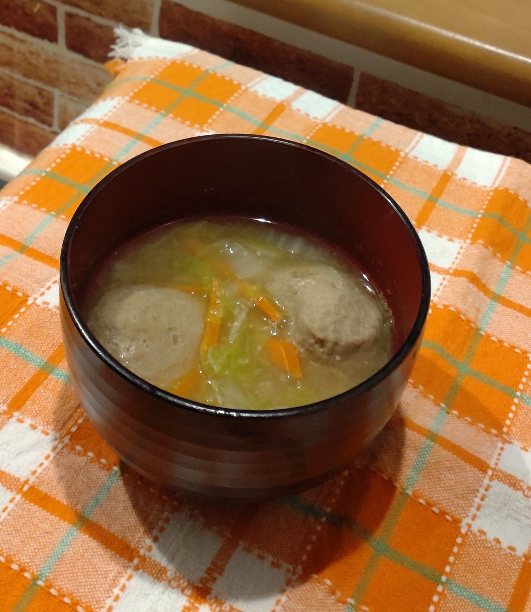 旨味たっぷり♪いわしつみれと白菜の味噌汁
