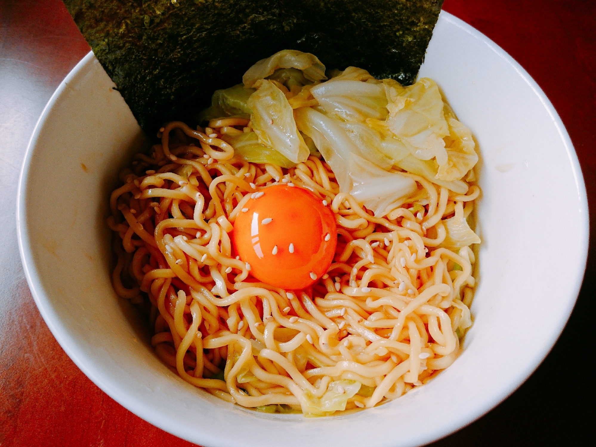 インスタントラーメンでキャベツたっぷり油そば