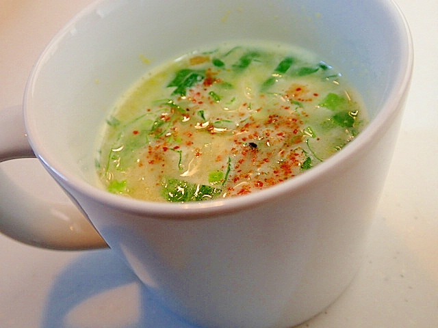 カップスープで　生姜香る　小松菜入りコ一ンスープ