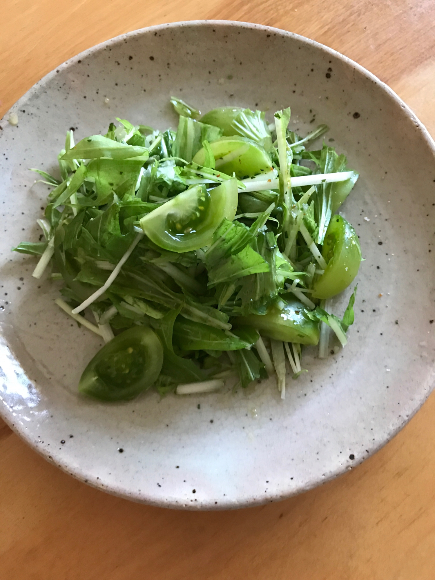 水菜とグリーントマトのサラダ