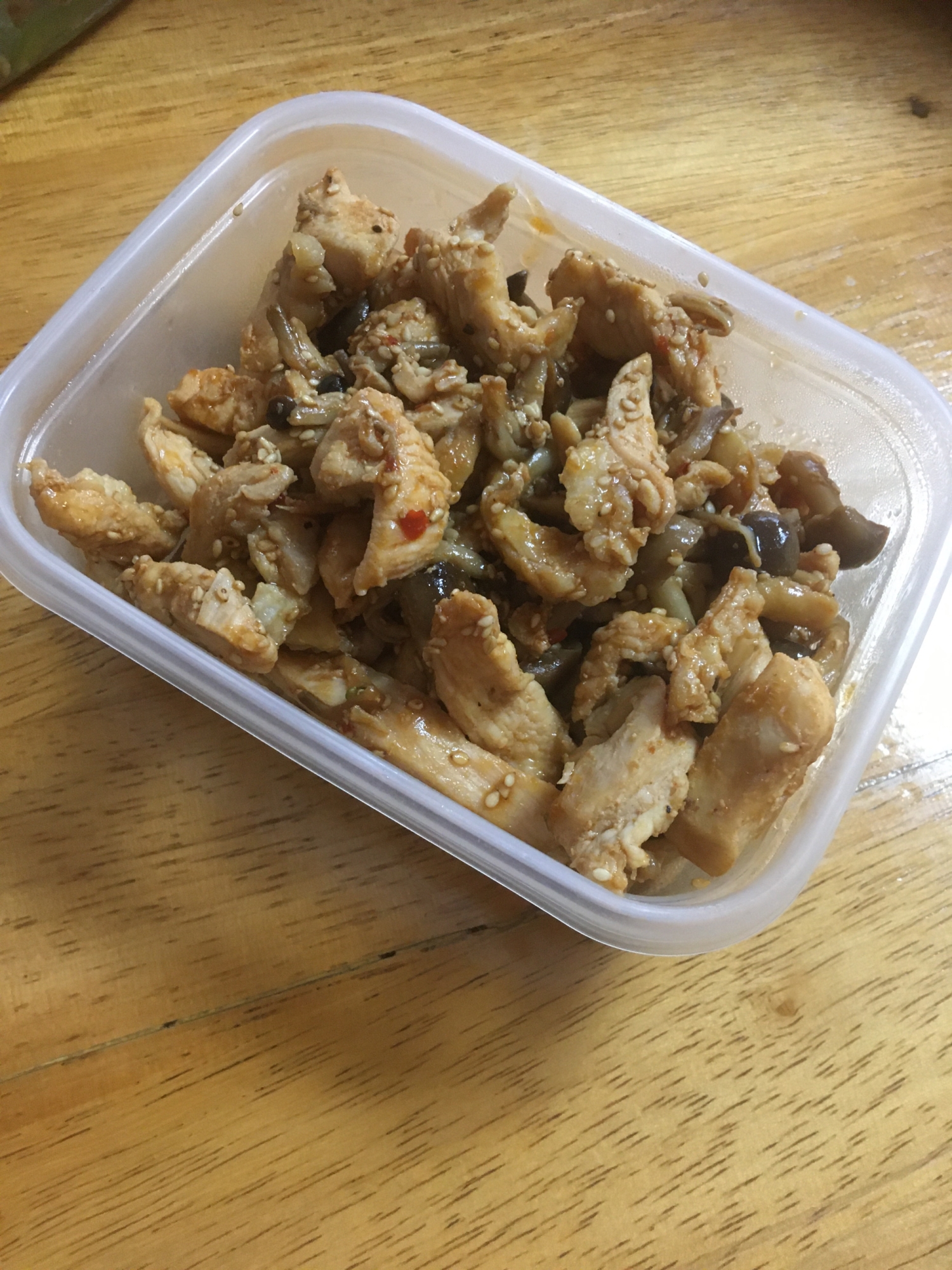 鶏胸とブナシメジのピリ辛