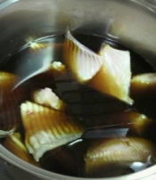 骨まで食べれます かすべの黒砂糖煮 レシピ 作り方 By 2727椿 楽天レシピ 骨まで食べれます かすべの黒砂糖煮 レシピ 作り方 By 2727椿 楽天レシピ