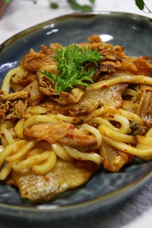 身も心も寒い夜は 豚キムチうどん レシピ 作り方 By Kuma 楽天レシピ