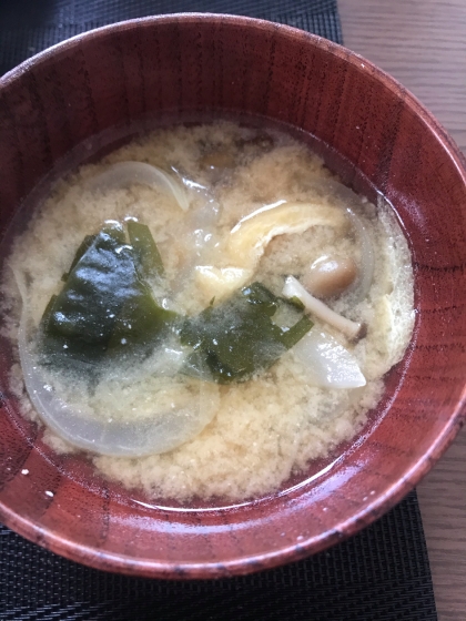 玉ねぎと油揚げの味噌汁