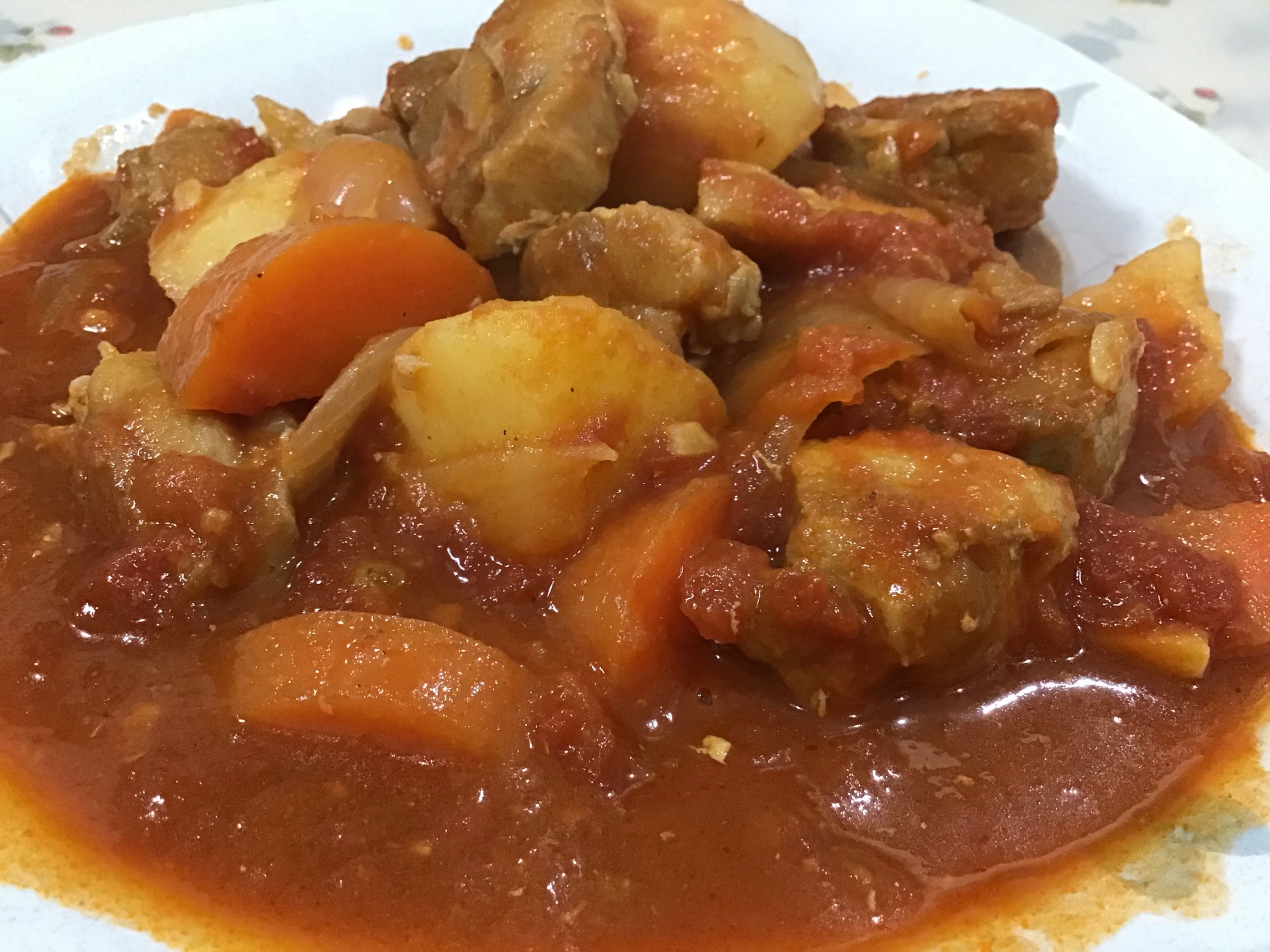 チキンのトマトカレー煮込み