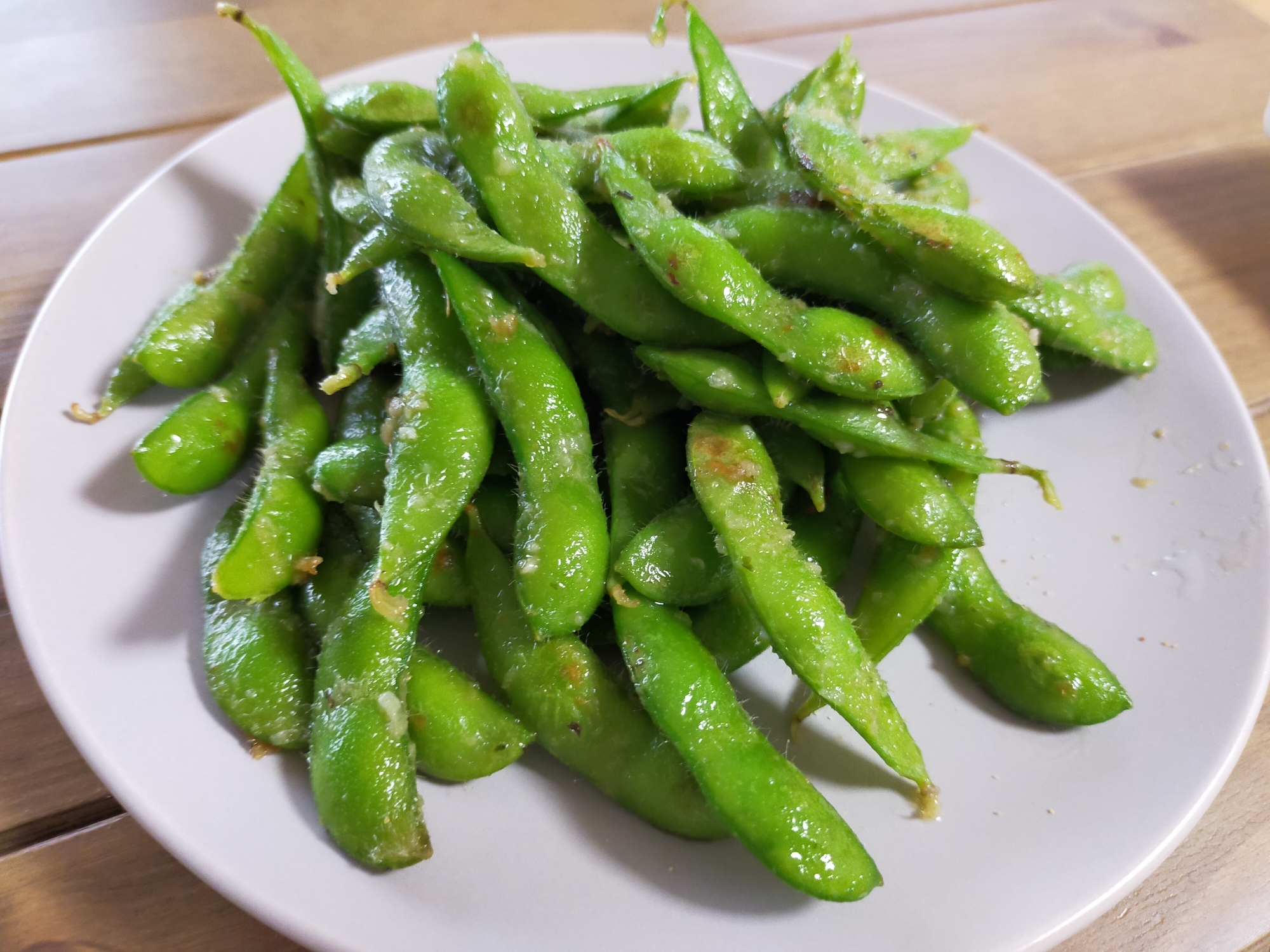 おつまみに！冷凍枝豆のガーリック炒め