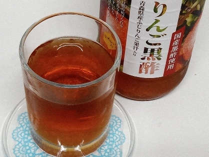 りんご黒酢で♪りんご酢入れると麦茶がすっとするね^^りんご酢なかなか使いきれないのでうれしいレシピ♪…珈琲美味しいんだけど飲むと後で気持ち悪くなるんだ(._.)