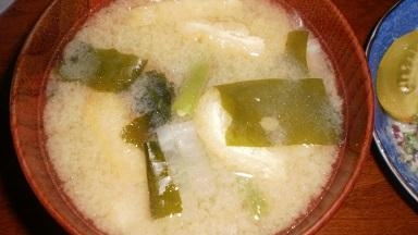 さやいんげんとわかめ油揚げの味噌汁