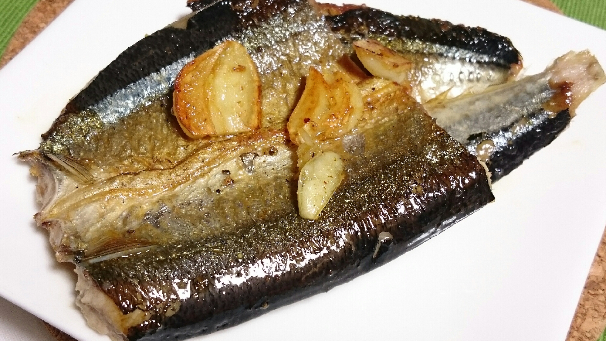 ストウブDE〜秋刀魚の開きのレモンペッパーソテー