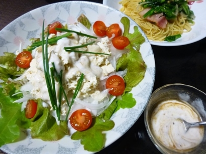 豆腐と新玉ねぎのヨーグルトサラダ