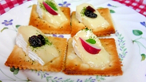 レーズン ラディッシュで クラッカーのオードブル レシピ 作り方 By Bebe2936 楽天レシピ