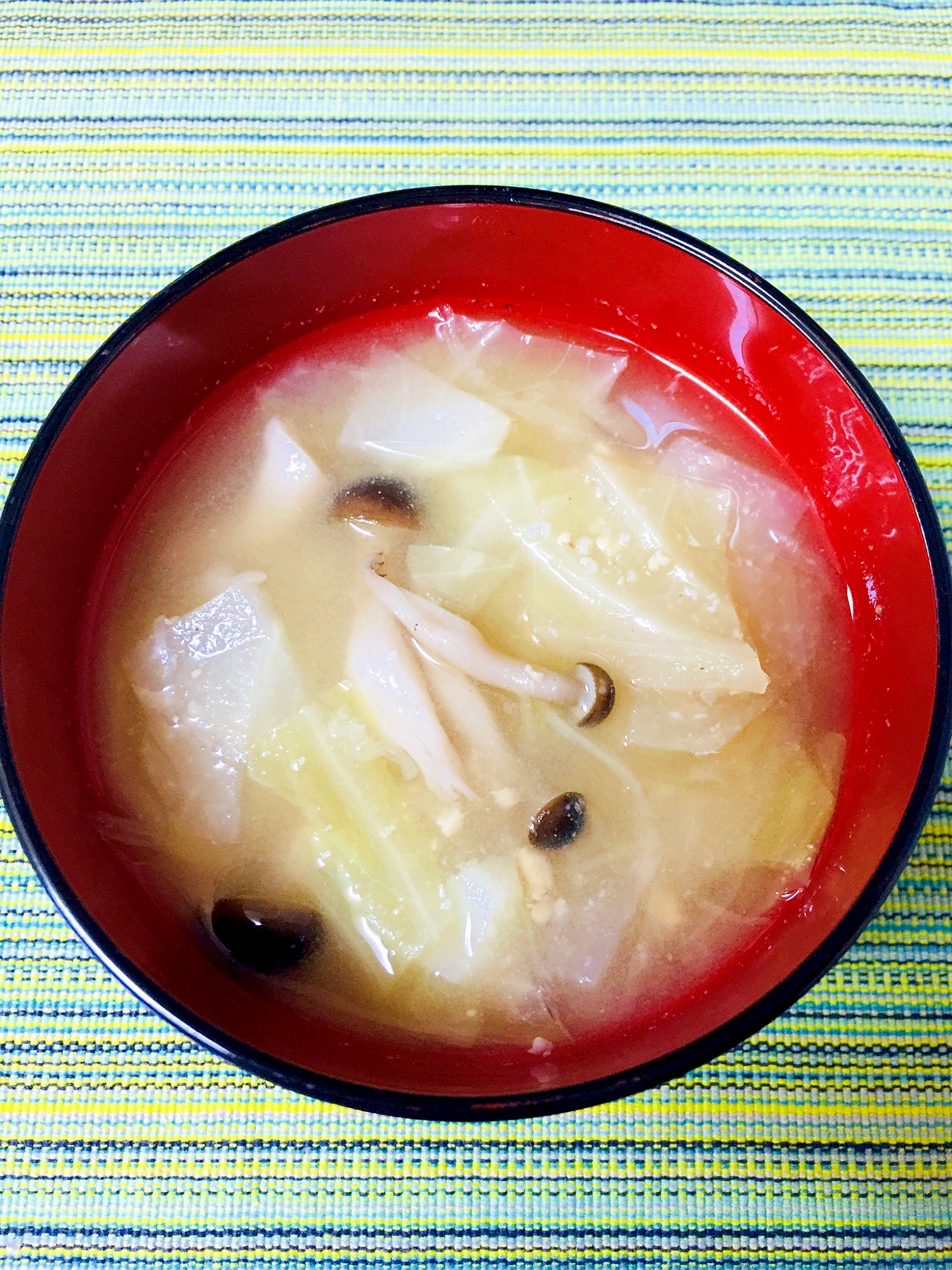 しめじとキャベツと大根のお味噌汁
