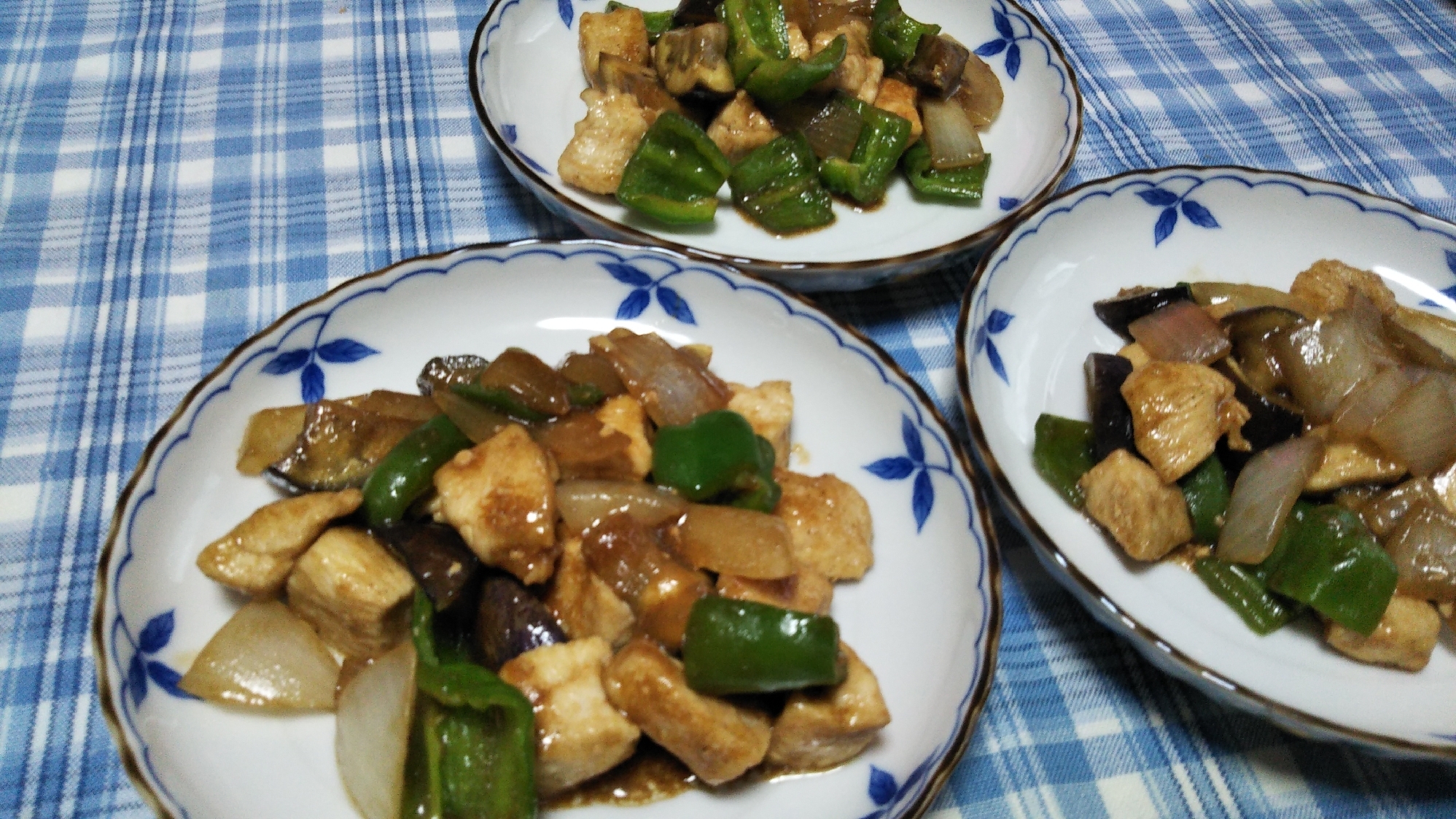 鶏肉とピーマンと茄子と新玉ねぎのコチュジャン炒め☆