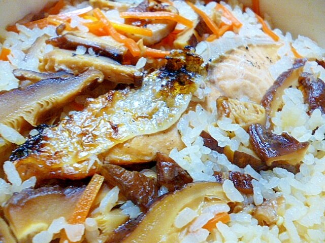 まるごと焼き鮭の炊きこみご飯 レシピ・作り方 by fairy
