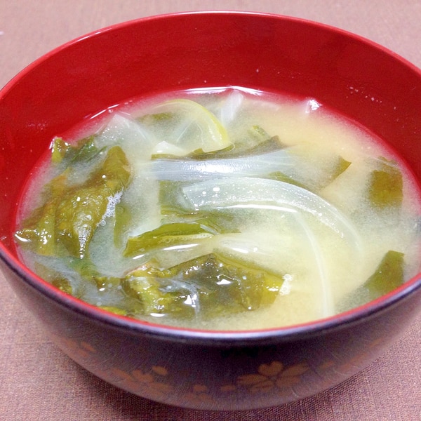 玉ねぎたっぷり 玉ねぎとわかめのお味噌汁 レシピ 作り方 By うーころちゃん 楽天レシピ 玉ねぎたっぷり 玉ねぎとわかめのお味噌汁 レシピ 作り方 By うーころちゃん 楽天レシピ