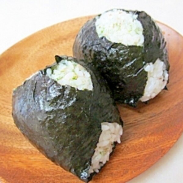 おかか 梅干 青のりのおにぎり レシピ 作り方 By ぶるぶるらぶ 楽天レシピ おかか 梅干 青のりのおにぎり レシピ 作り方 By ぶるぶるらぶ 楽天レシピ