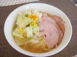 はちわれさん冷やしもいいけどラーメンも食べたくなる～(^_^;)バターが入るとコクがＵＰして美味しかったですよ
(*´꒳`*)