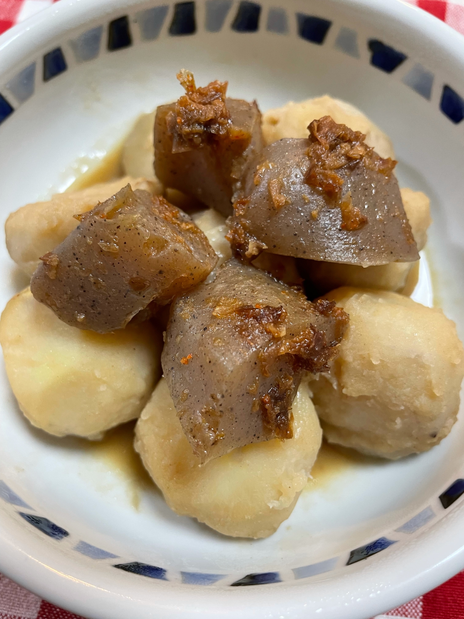 里芋と蒟蒻の煮物