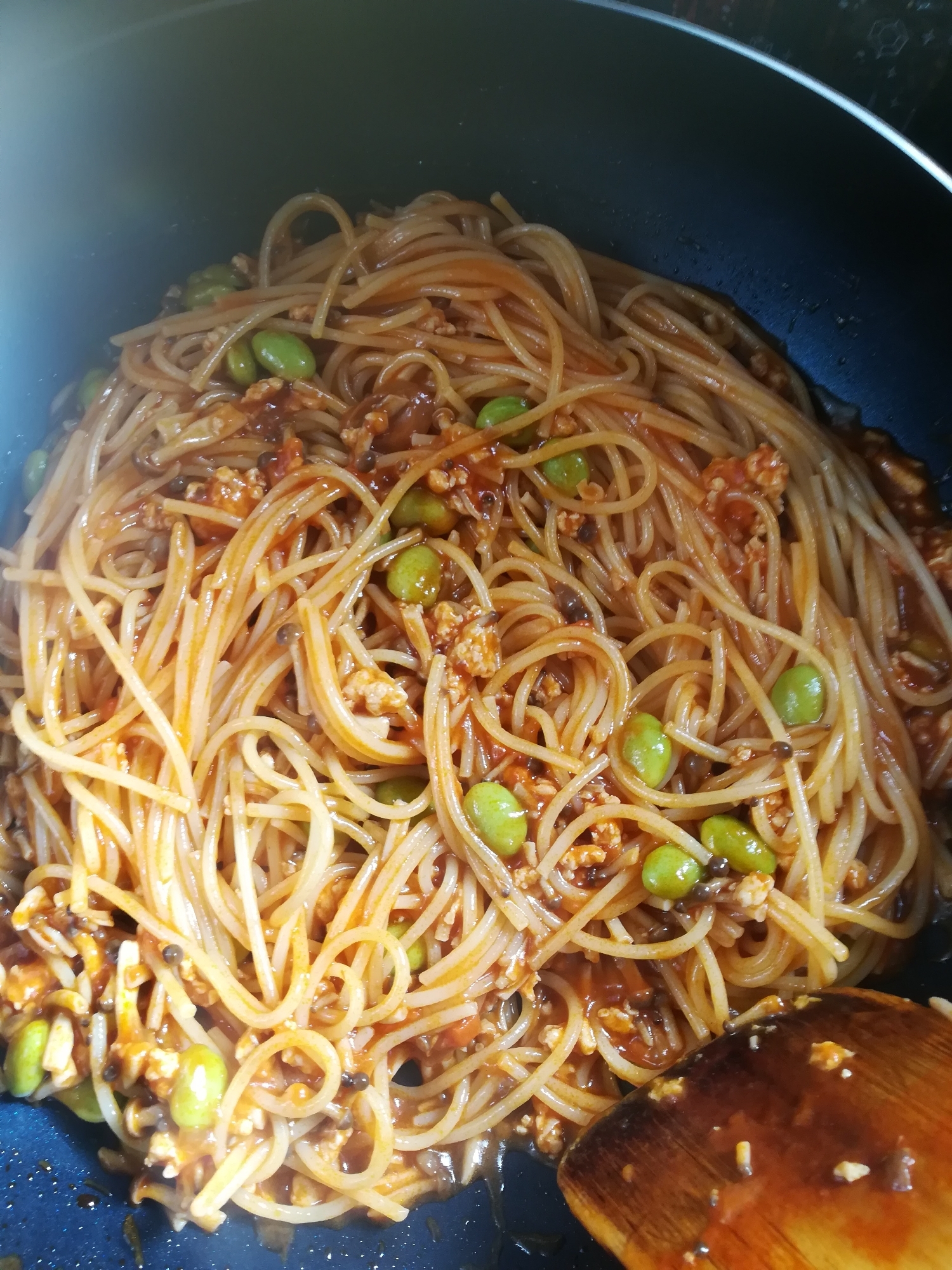 鶏ひき肉入り　枝豆としめじのナポリタン