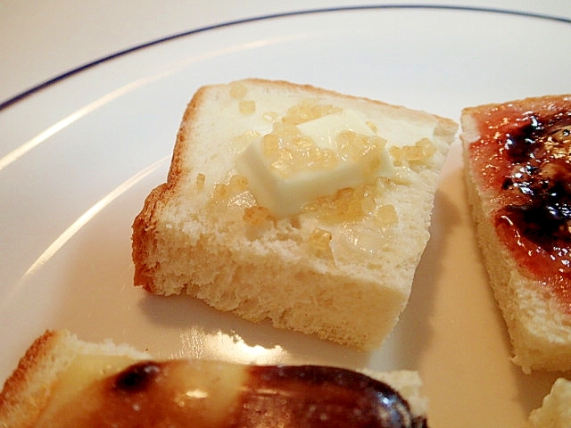 クリームチーズとホワイトチョコのミニトースト