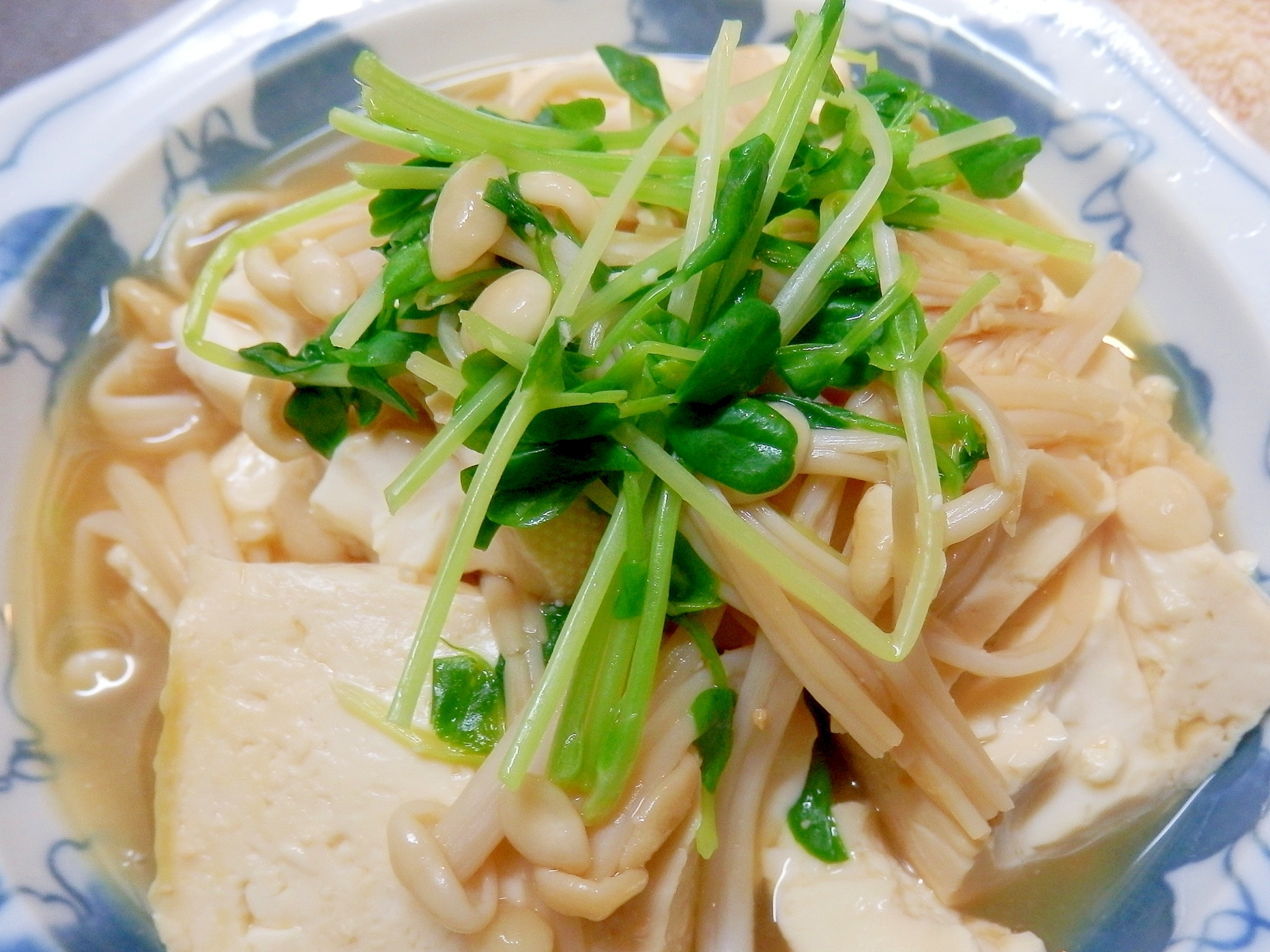 豆腐とエノキの簡単味噌煮込み