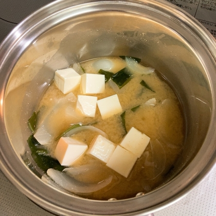 新玉ねぎと豆腐の味噌汁