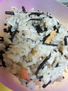 昆布水@昆布醤油で優しい味のヒジキ炊き込みご飯◎