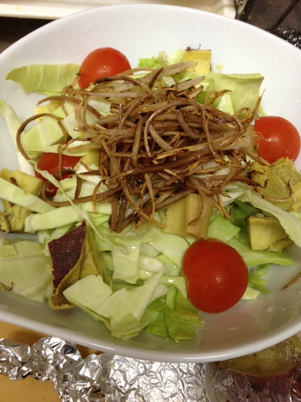 野菜と食物繊維たっぷりのサラダ