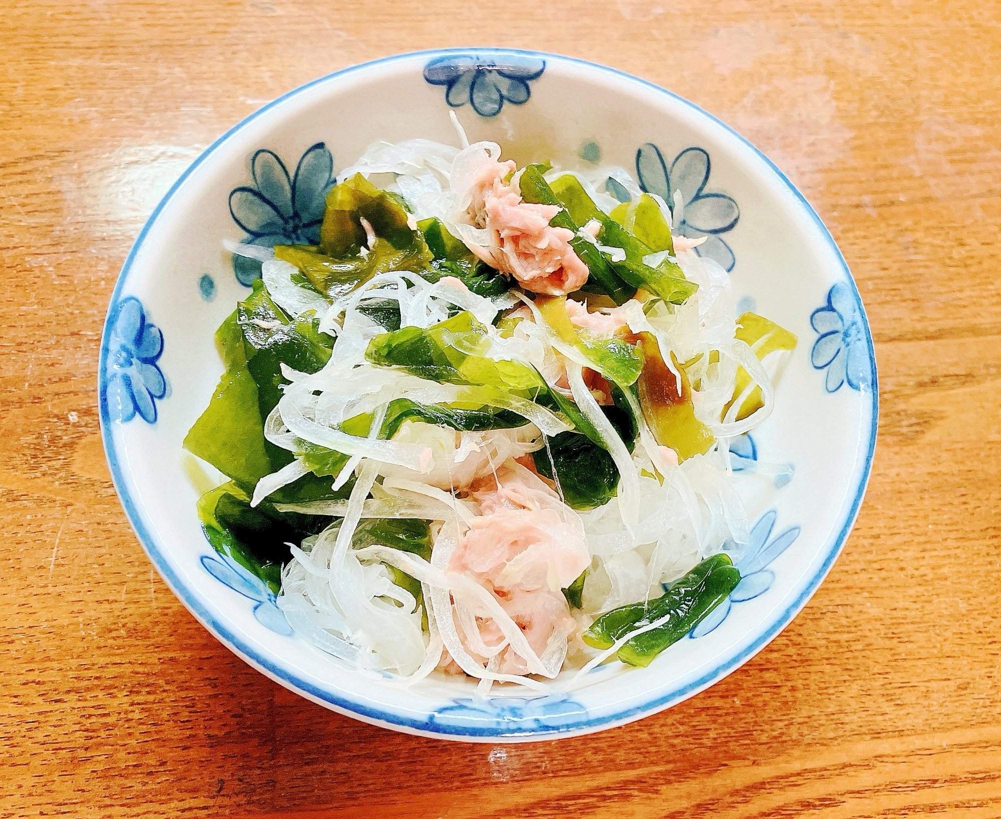ワカメとツナのオニオンスライス