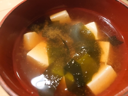 納豆とわかめと豆腐の味噌汁