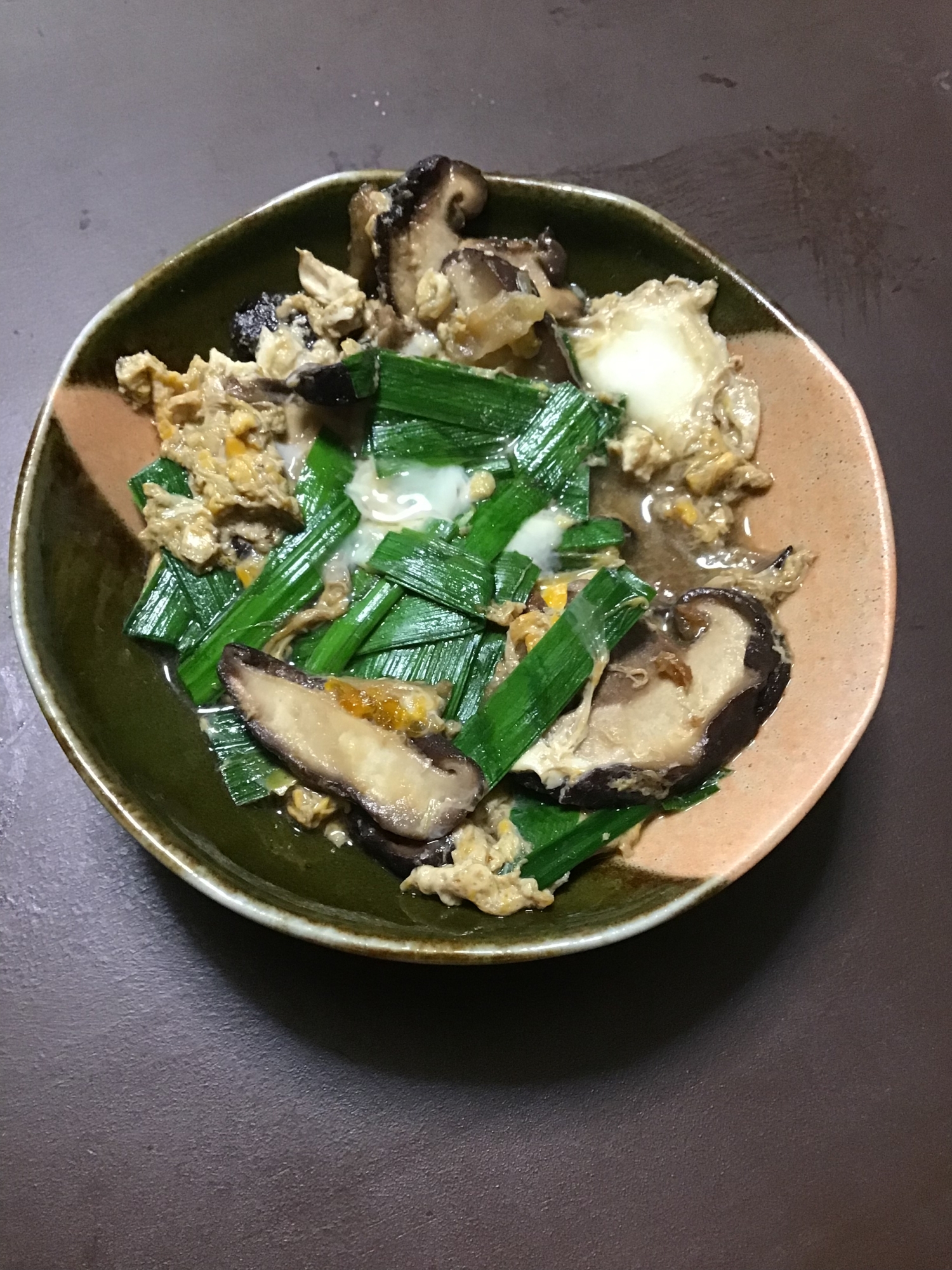 椎茸とニラの卵とじ。