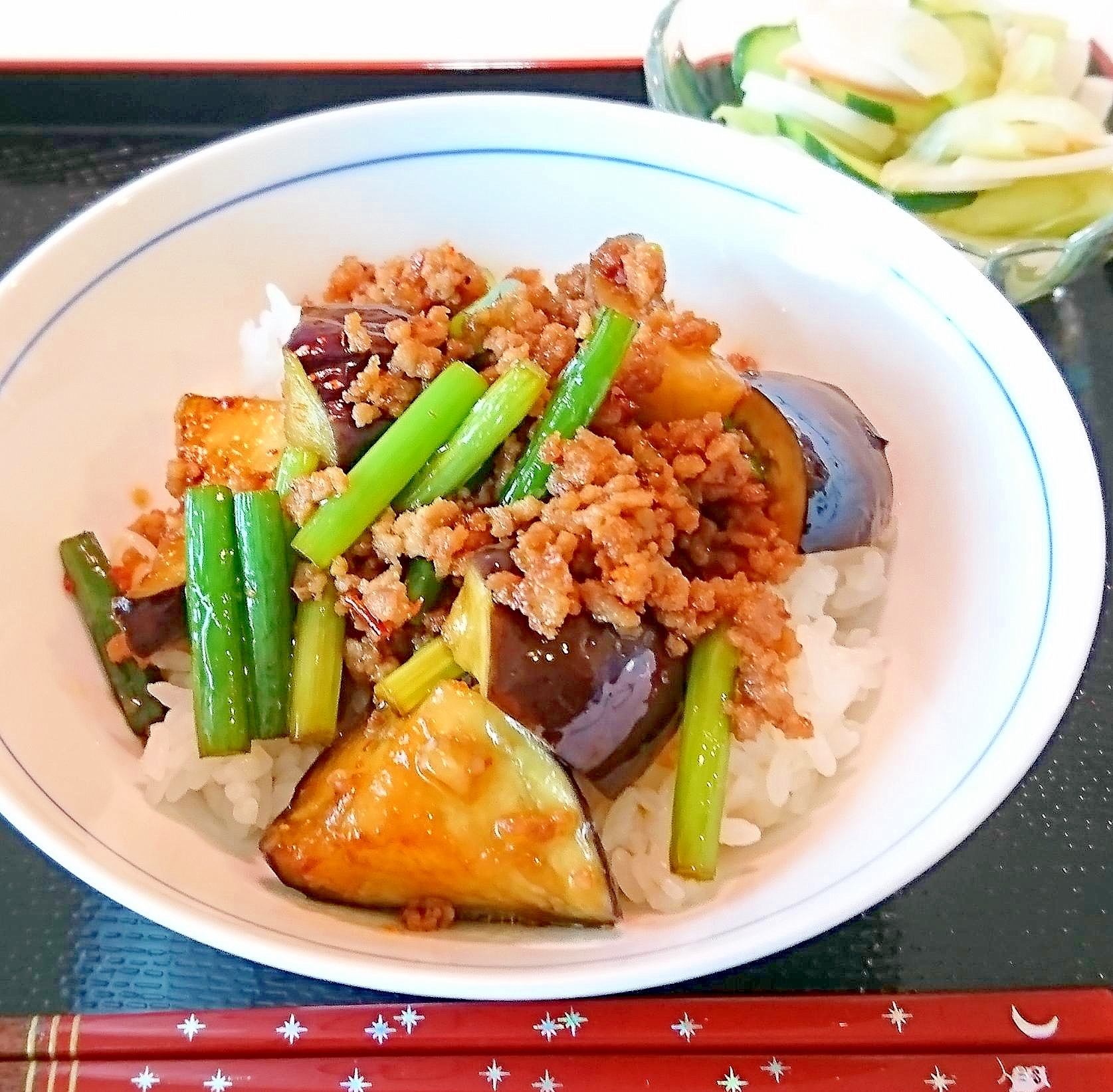 茄子とにんにくの芽のそぼろ丼