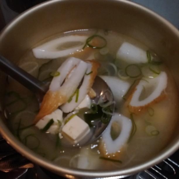 鯛入り竹輪とわかめとネギと豆腐のお味噌汁