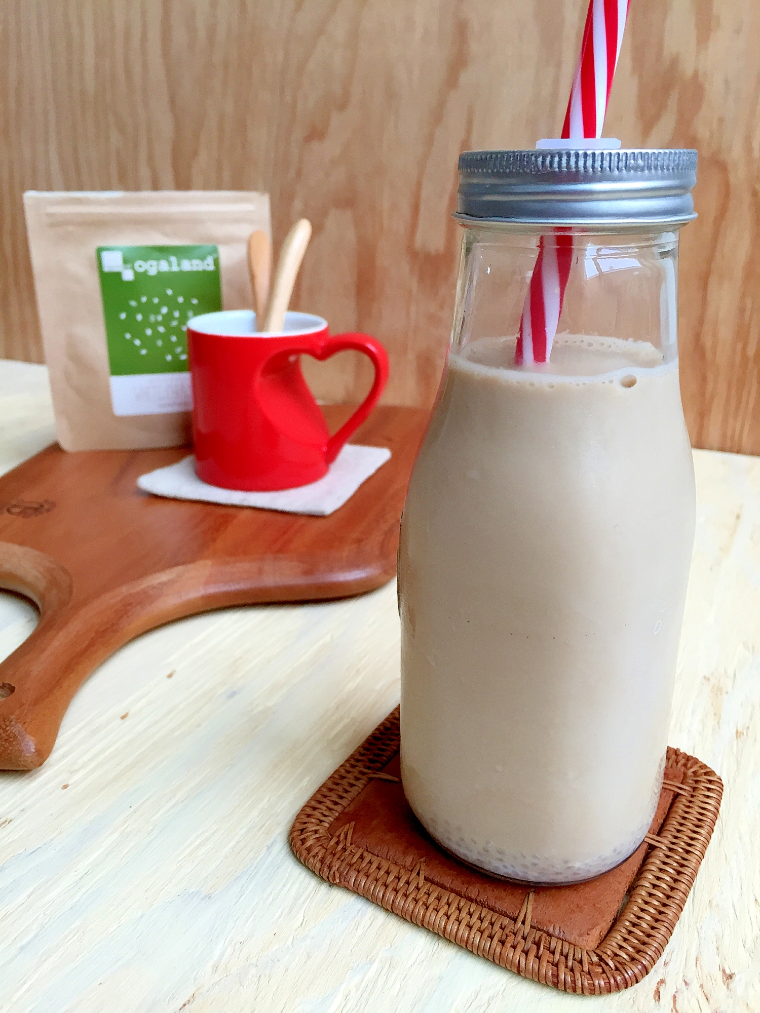 スーパーフード!ホワイトチアシード入りコーヒー牛乳