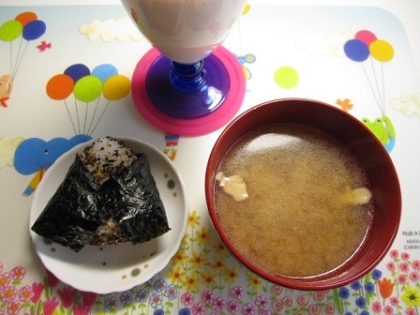 mimiさん、おはようございます♪
今朝の娘の朝食です。
今日も暑くなりそうですね～(^-^;)