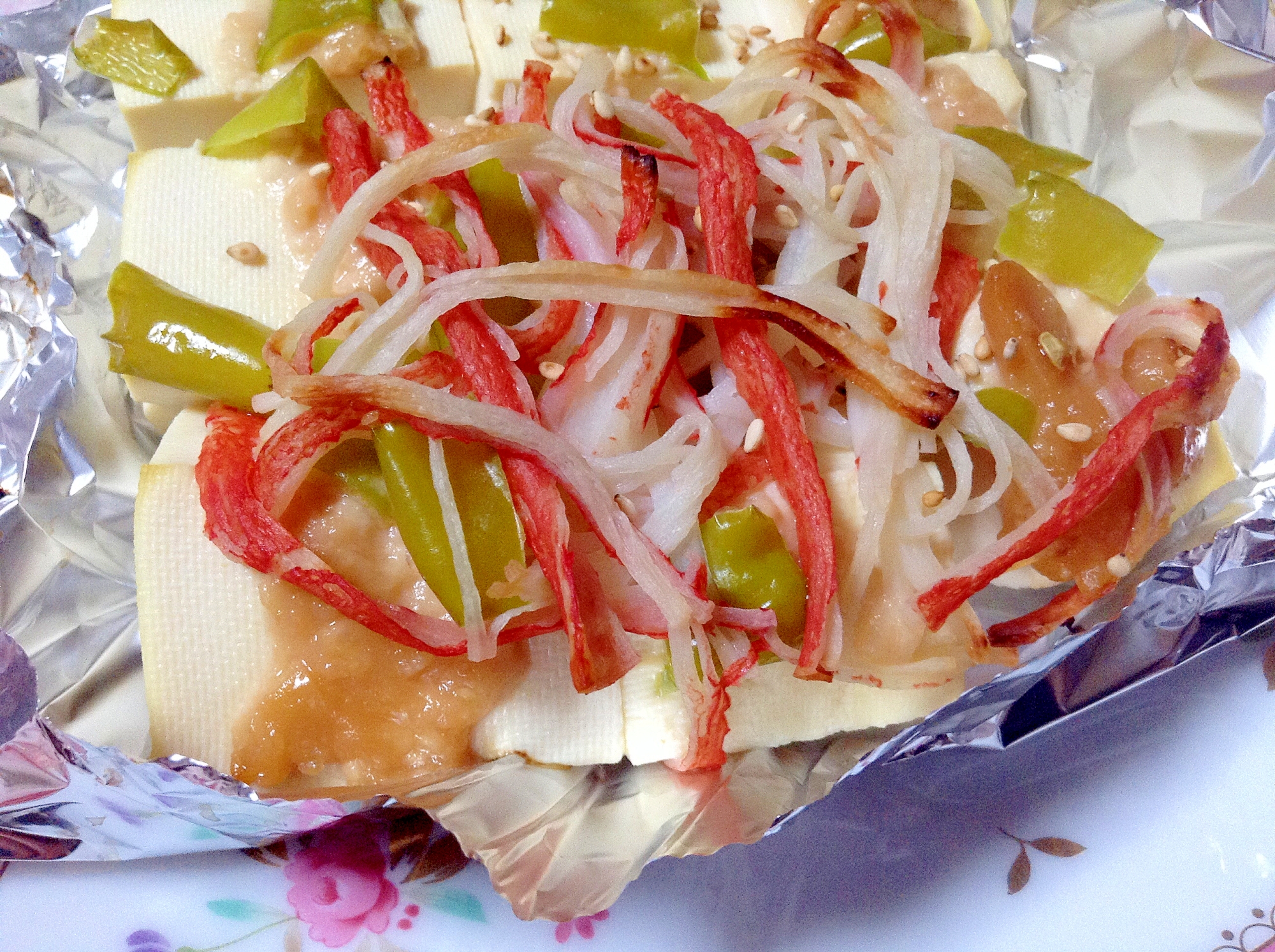 魚焼きグリルで♪かにかまとピーマンの味噌マヨ豆腐