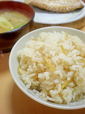 香りも美味しい＊生姜ご飯。炊飯器に入れるだけ！