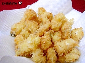 キッチンペーパーにのせたヤリイカのフライ