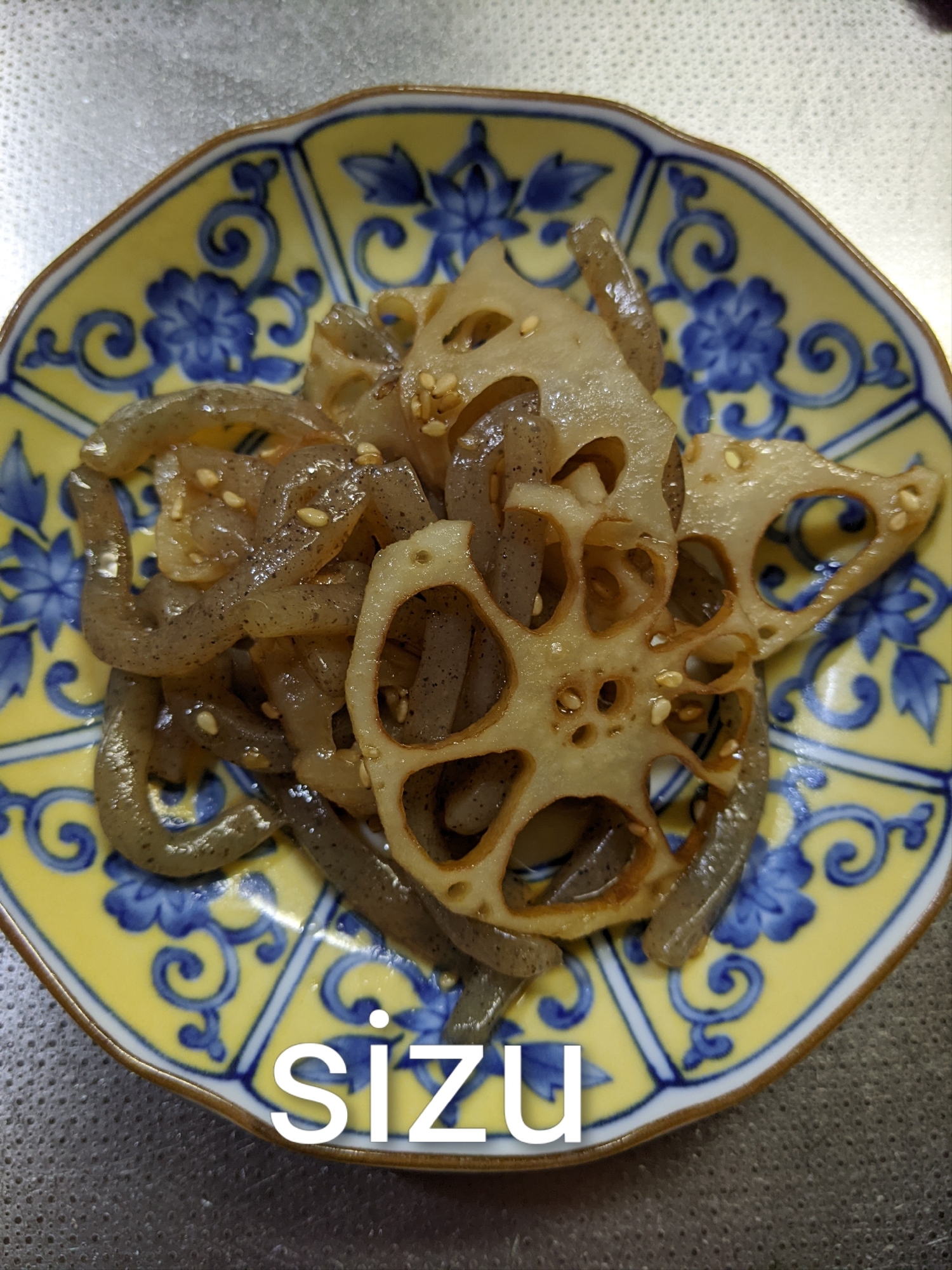 糸こんにゃくとれんこんのごま炒め