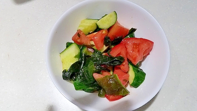 ダイエットに良い☆トマトときゅうりとわかめのサラダ