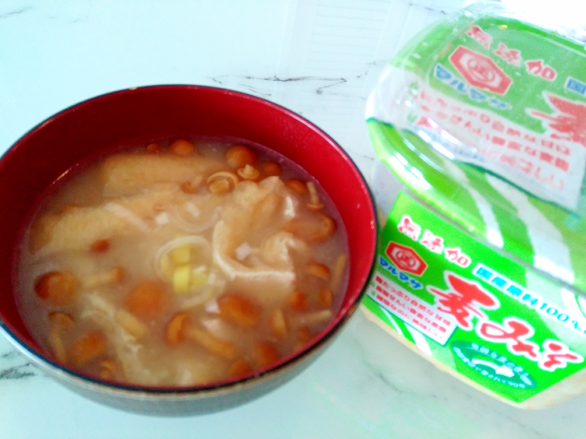 朝活おみそ汁！なめこと油揚げの麦みそ汁