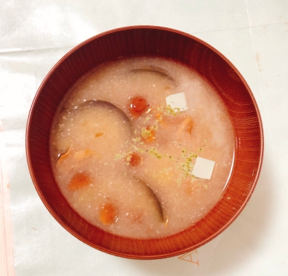 なめこと豆腐と舞茸入り味噌汁