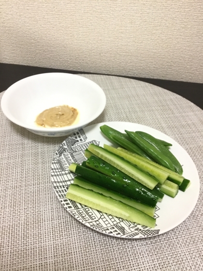 子ども用にマヨ味噌を作りました♡
スナップえんどうも一緒にディップ♡