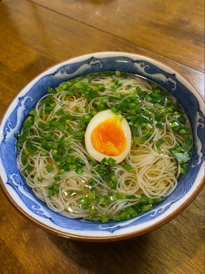 【ズボラ飯】にらしょうゆのかま玉うどん