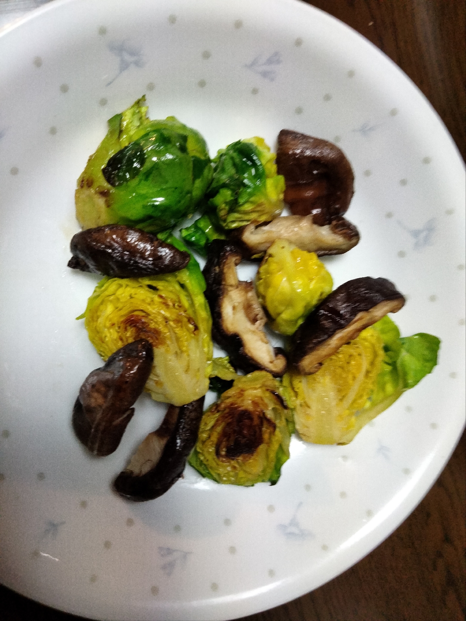 しいたけと芽キャベツのバター炒め