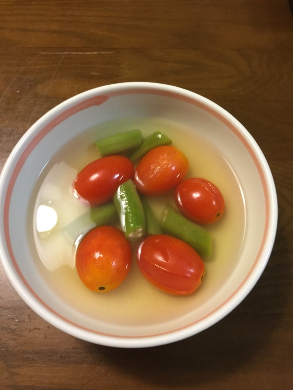 オクラとプチトマトのスープ