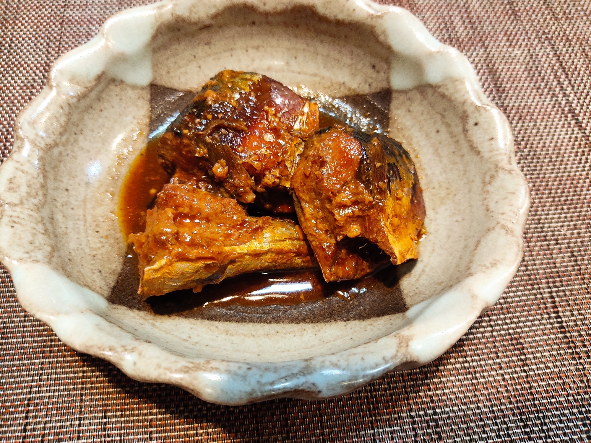 圧力鍋で骨まで丸ごと食べられる！まるで鯖味噌煮缶