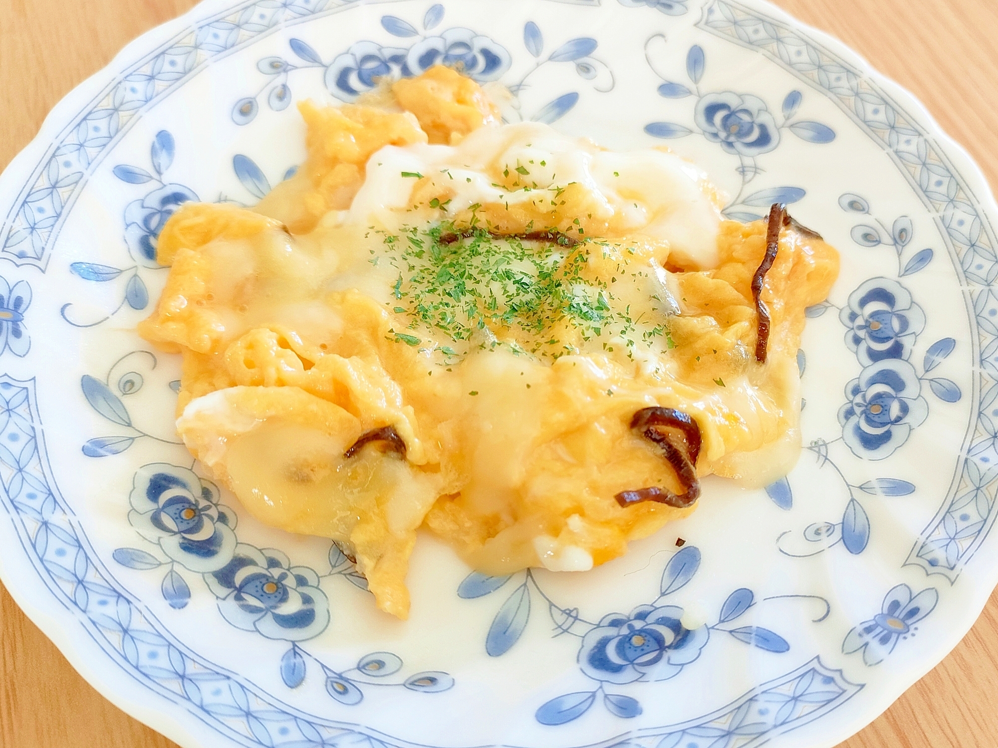 国産チーズと塩昆布のスクランブルエッグ